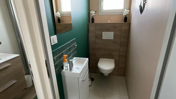 MAISON MEUBLEE TYPE 3 + BUREAU + GARAGE + JARDIN RUE DU PONTREAU 85180 LES SABLES