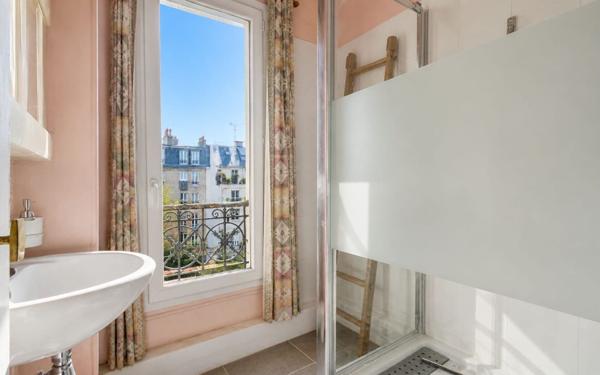 Appartement à vendre    3 pièces • 54 m2 Paris 14