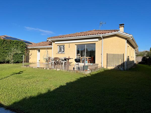 A vendre Maison contemporaine plain-pied bourg de Benquet 4 chambres jacuzzi garage