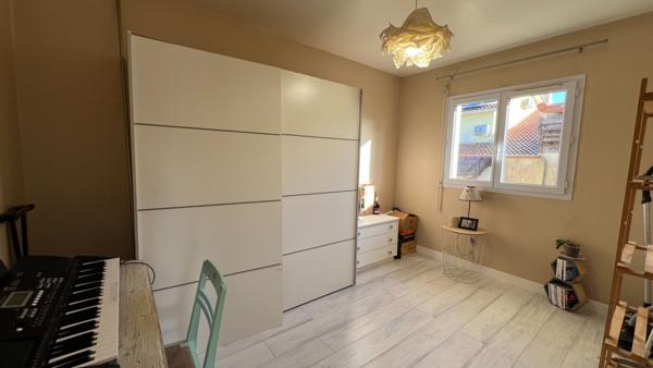 A vendre Maison contemporaine plain-pied bourg de Benquet 4 chambres jacuzzi garage