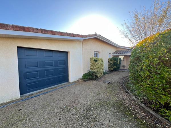 A vendre Maison contemporaine plain-pied bourg de Benquet 4 chambres jacuzzi garage