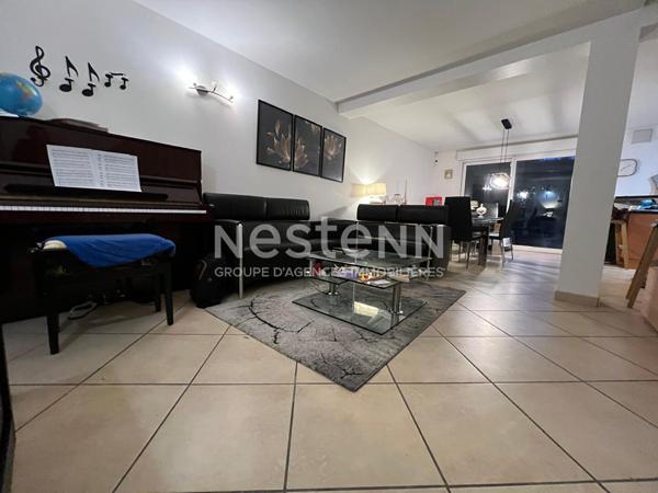 Maison familiale de 106 m2 avec 6 pièces située dans le bourg d'Igny jardin, A deux pas des commerces, de l'école Saint Nicolas, du collège Emile Zola. Proche ligne V et RER B gare Massy TGV. Proche Saclay et Vélizy