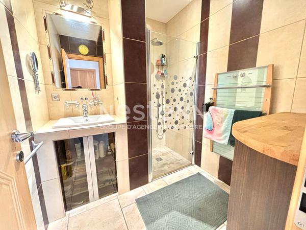 Nestenn Igny - Maison familiale de Prestige lumineuse de 250m², Secteur Palaiseau/Pileu, 6 chambres, bureau, double séjour avec accès terrasse/jardin, garage, sous-sol total, proche des commerces et transports