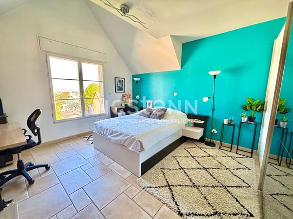 Nestenn Igny - Maison familiale de Prestige lumineuse de 250m², Secteur Palaiseau/Pileu, 6 chambres, bureau, double séjour avec accès terrasse/jardin, garage, sous-sol total, proche des commerces et transports