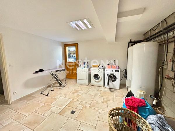 Nestenn Igny - Maison familiale de Prestige lumineuse de 250m², Secteur Palaiseau/Pileu, 6 chambres, bureau, double séjour avec accès terrasse/jardin, garage, sous-sol total, proche des commerces et transports