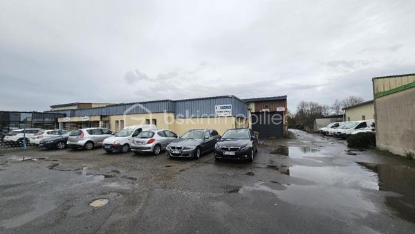 Local de stockage de 1 800 m²