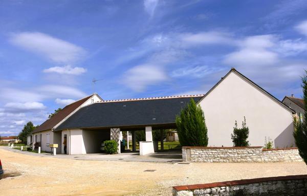La Celle st Avant, centre bourg avec tous ses commerces, ensemble immobilier de 10 logements individuels de plain-pied pour 400 m² habitables, sur un terrain d'environ 2 800 m²
