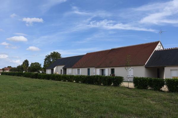 La Celle st Avant, centre bourg avec tous ses commerces, ensemble immobilier de 10 logements individuels de plain-pied pour 400 m² habitables, sur un terrain d'environ 2 800 m²