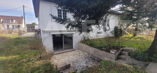 Maison familiale 99 m² - 5 pièces - 3 chambres - terrain 710 m²