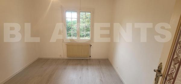 Maison familiale 99 m² - 5 pièces - 3 chambres - terrain 710 m²