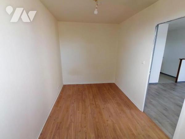 EXCLUSIVITE TRENTE CINQ NOTAIRES !! Au c?ur du centre-ville historique de Bruz, au 3ème et dern...