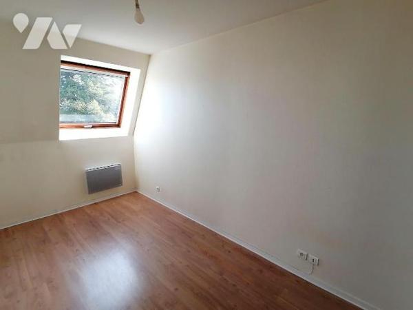 EXCLUSIVITE TRENTE CINQ NOTAIRES !! Au c?ur du centre-ville historique de Bruz, au 3ème et dern...