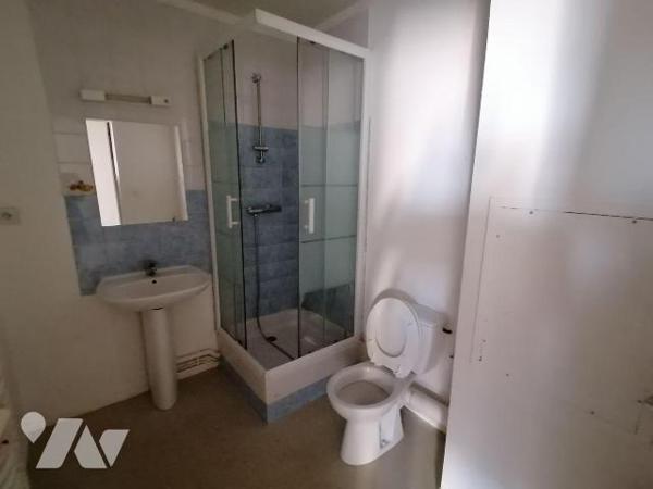 EXCLUSIVITE TRENTE CINQ NOTAIRES !! Au c?ur du centre-ville historique de Bruz, au 3ème et dern...