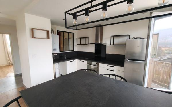 Appartement à louer    3 pièces • 55 m2 Échirolles