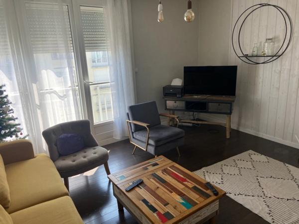 REZE HYPER BIEN SITUE TRES BEL APPARTEMENT T4 RENOVE AVEC LOCATAIRES EN PLACE DANS RESIDENCE ENTRETENUE