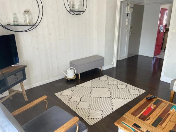 REZE HYPER BIEN SITUE TRES BEL APPARTEMENT T4 RENOVE AVEC LOCATAIRES EN PLACE DANS RESIDENCE ENTRETENUE