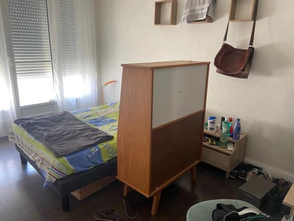 REZE HYPER BIEN SITUE TRES BEL APPARTEMENT T4 RENOVE AVEC LOCATAIRES EN PLACE DANS RESIDENCE ENTRETENUE