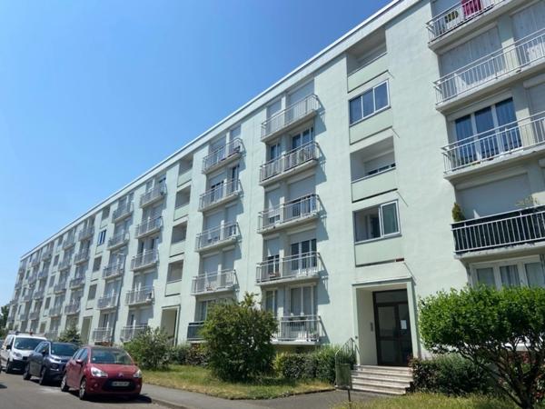 REZE HYPER BIEN SITUE TRES BEL APPARTEMENT T4 RENOVE AVEC LOCATAIRES EN PLACE DANS RESIDENCE ENTRETENUE