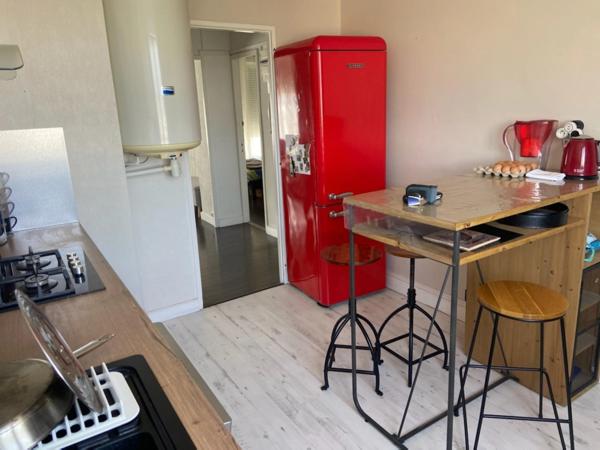 REZE HYPER BIEN SITUE TRES BEL APPARTEMENT T4 RENOVE AVEC LOCATAIRES EN PLACE DANS RESIDENCE ENTRETENUE