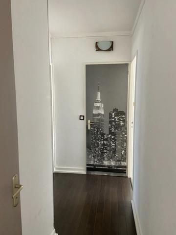 REZE HYPER BIEN SITUE TRES BEL APPARTEMENT T4 RENOVE AVEC LOCATAIRES EN PLACE DANS RESIDENCE ENTRETENUE