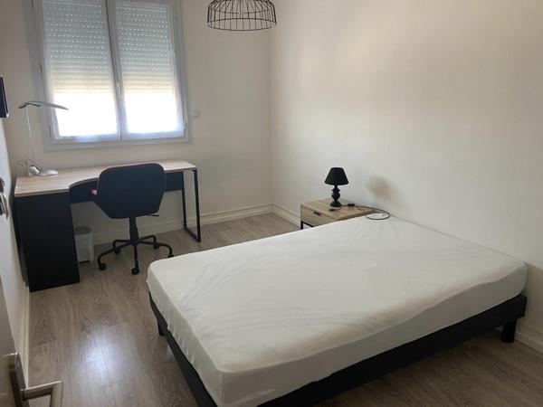 REZE HYPER BIEN SITUE TRES BEL APPARTEMENT T4 RENOVE AVEC LOCATAIRES EN PLACE DANS RESIDENCE ENTRETENUE