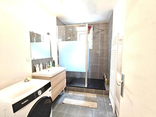 APPARTEMENT A VENDRE A REIMS - Secteur Avenue Jean Jaurès - Au rdc sur cour avec terrasse de 65m² 