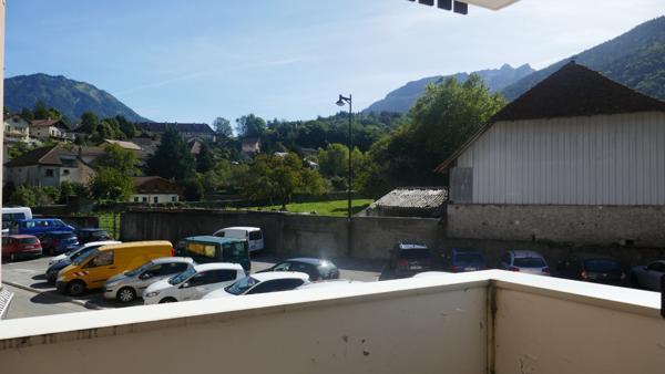 FAVERGES. APPARTEMENT 5 PIECES AVEC CAVE