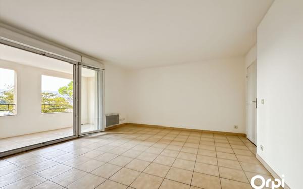 Appartement à vendre    3 pièces • 66,49 m2 Cogolin