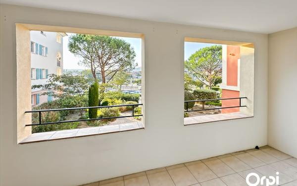 Appartement à vendre    3 pièces • 66,49 m2 Cogolin