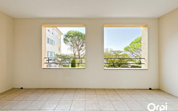 Appartement à vendre    3 pièces • 66,49 m2 Cogolin