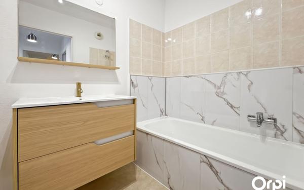 Appartement à vendre    3 pièces • 66,49 m2 Cogolin