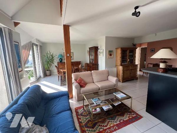 A VENDRE - PORNICHET - EMPLACEMENT IDEAL : PROCHE MARCHE - APPARTEMENT DUPLEX T4 
Dans un envi...
