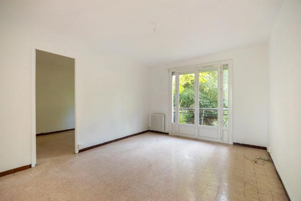 MARSEILLE 9EME LE CABOT 3 PIECES TRAVERSANT AVEC PARKING ET CAVE - VISITE VIRTUELLE DISPONIBLE