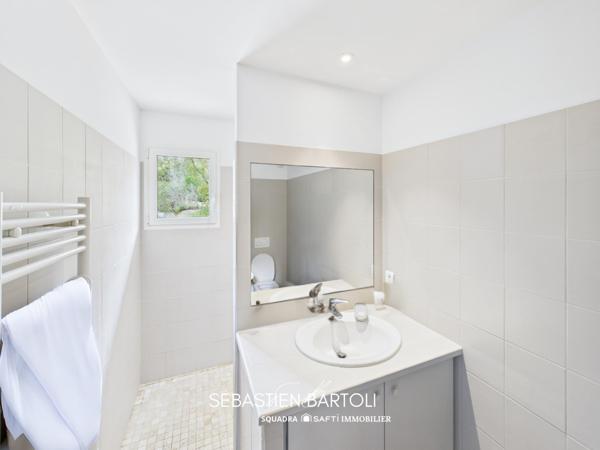 Villa avec piscine et appartement indépendant environnement naturel