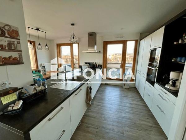 Location Appartement 4 pièces 97.8 m² - 91 QUAI DE L'OUEST Lille 59000