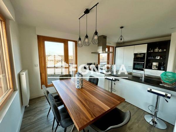 Location Appartement 4 pièces 97.8 m² - 91 QUAI DE L'OUEST Lille 59000