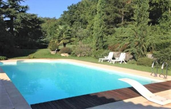 Anneyron villa de 200 m2 avec piscine sur 2 ha de terrain