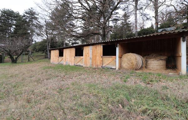 Anneyron villa de 200 m2 avec piscine sur 2 ha de terrain