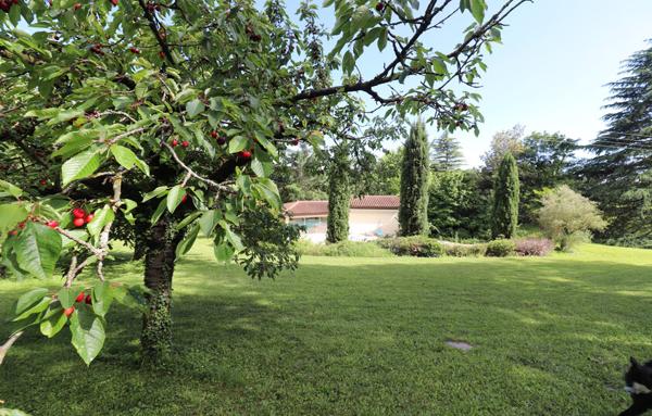 Anneyron villa de 200 m2 avec piscine sur 2 ha de terrain