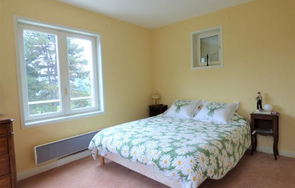 Anneyron villa de 200 m2 avec piscine sur 2 ha de terrain