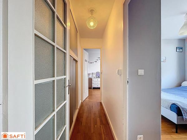 T5 lumineux dans résidence verdoyante