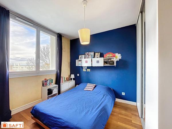 T5 lumineux dans résidence verdoyante