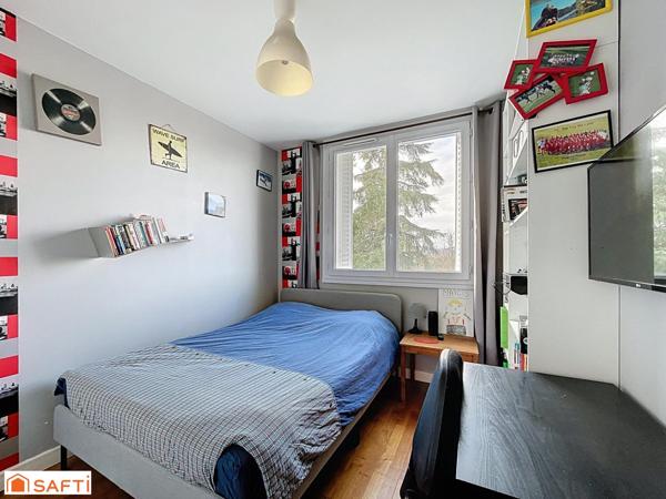 T5 lumineux dans résidence verdoyante