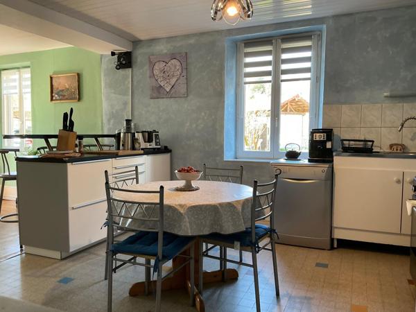 Maison 160 m2, 6 pièces 4 chambres, dépendance, sur 2151 M2 de terrain