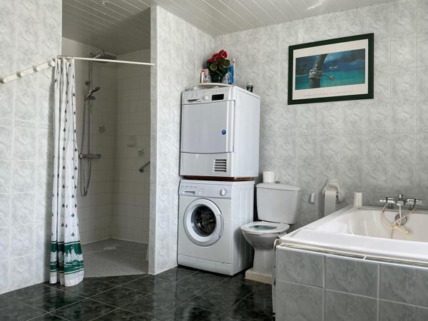 Maison 160 m2, 6 pièces 4 chambres, dépendance, sur 2151 M2 de terrain