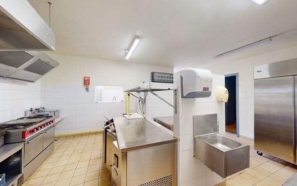 Immeuble à vendre    4 pièces •  Luc-la-Primaube