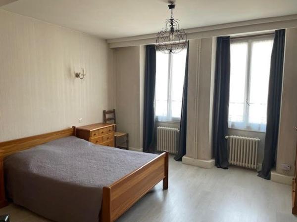Immeuble en centre ville de Chatillon sur seine avec rendement locatif à 10 % net