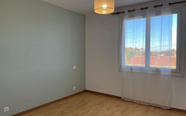 Appartement à louer    3 pièces •  Estibeaux