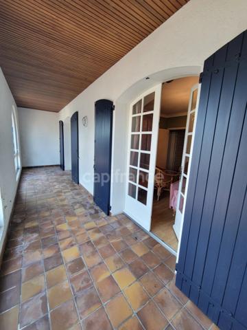 ( 85 ) entre NOIRMOUTIER , PORNIC et CHALLANS à vendre centre ville BEAUVOIR SUR MER maison de 181 m² 4 chambres , garage , terrain clos de 396 m²