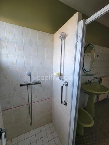 ( 85 ) entre NOIRMOUTIER , PORNIC et CHALLANS à vendre centre ville BEAUVOIR SUR MER maison de 181 m² 4 chambres , garage , terrain clos de 396 m²